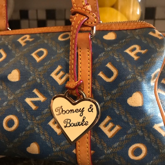 Dooney & Bourke Handbag 👜 - Picture 2 of 4